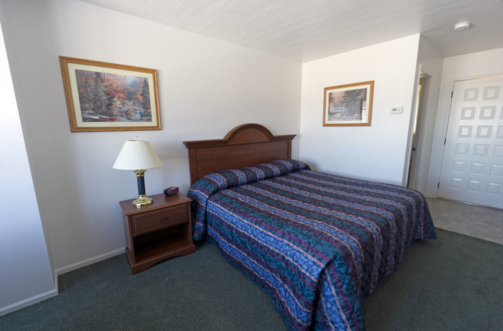 Crystal Lake Resort Beulah Exterior photo